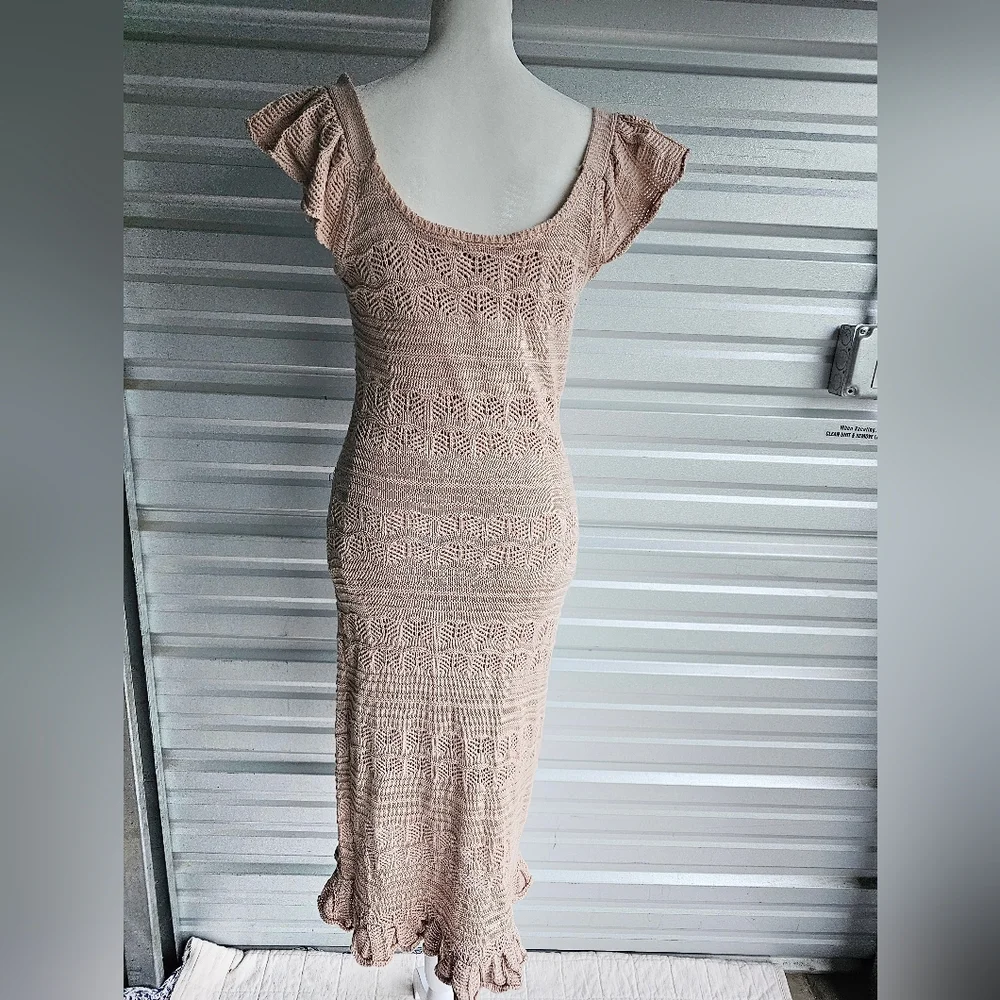 Beige crochet flutter sleeve flutter hem round neck sweater dress size small - Picture 5 of 7